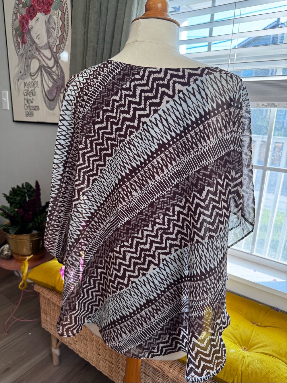 Sheer Chevron Print Poncho Top - Black & White - Picture 5 of 9